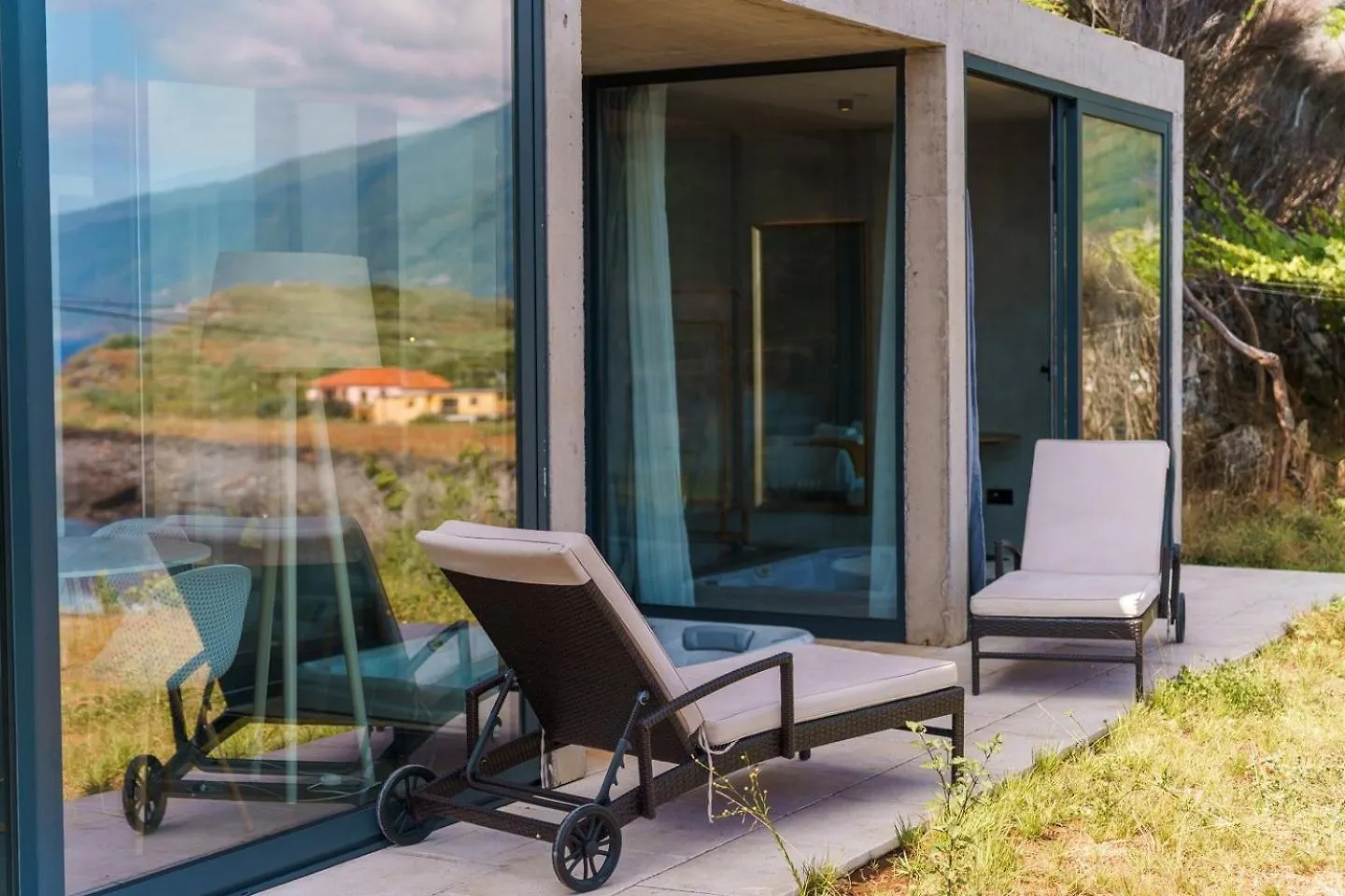 فندق Guestready - Relax & Ride The Waves São Vicente 0*,